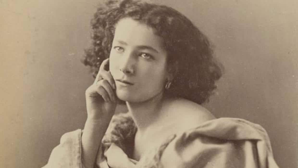 La actriz Sarah Bernhardt retratada por Nadar en 1864, a los 20 años