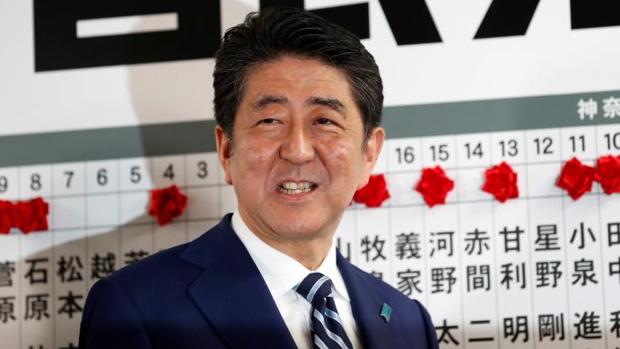 Shinzo Abe, halcón de la derecha nipona y el primer ministro que más aguanta en el cargo