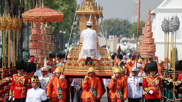 El rey Bhumibol Adulyadej será incinerado en un ritual budista en Tailandia