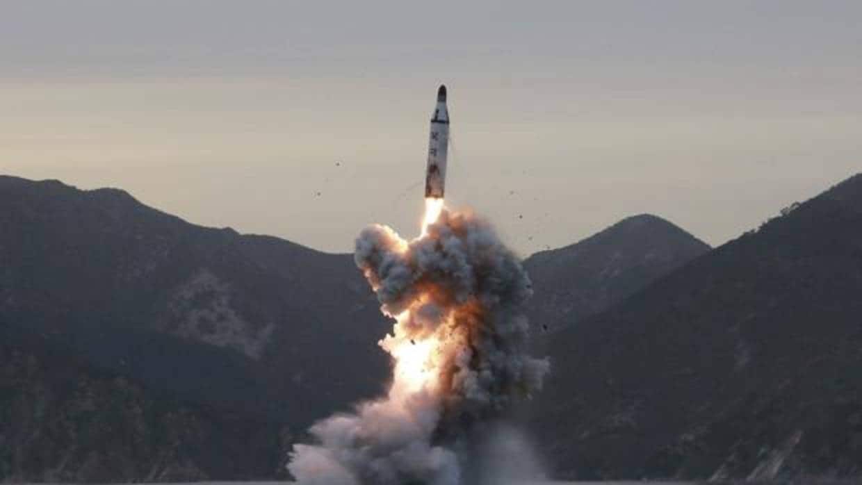 Imagen de archivo de un lanzamiento balísitico desde un submarino norcoreano