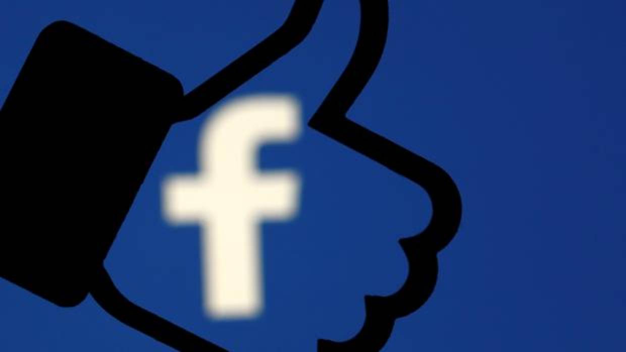 El logo de Facebook con la señal de «me gusta»
