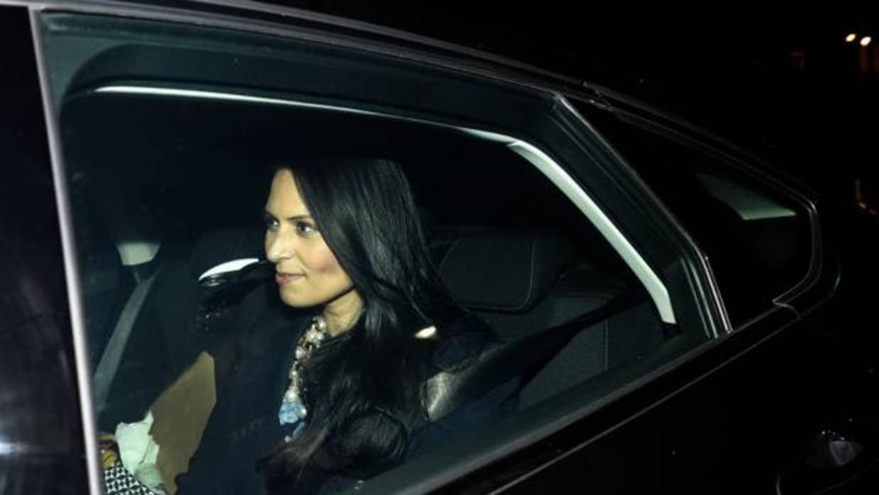 Priti Patel, a su salida del número 10 de Downing Street, en Londres