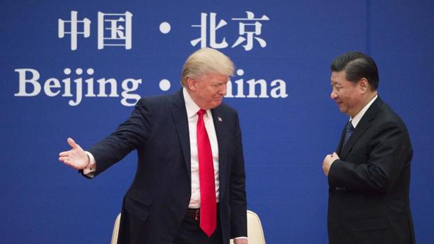 Trump se salta la Gran Muralla de internet para tuitear desde China