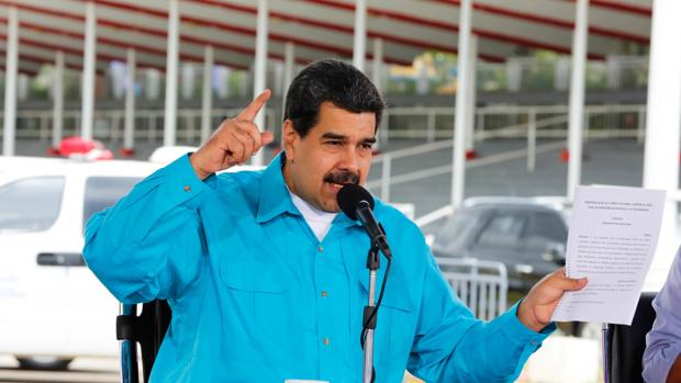 Maduro tiene que pagar 700 millones de dólares este mes para evitar la quiebra