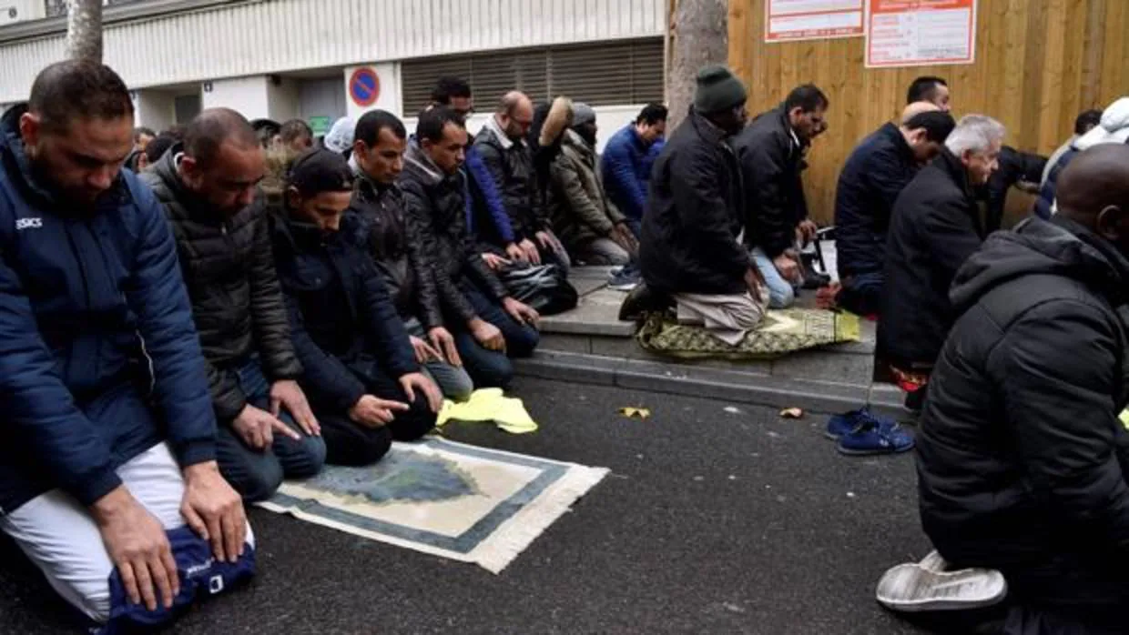 Oración callejera en Clichy del pasado viernes 10 de noviembre