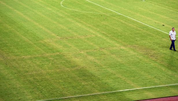 Hallan una gran esvástica de piedra en un campo deportivo de Hamburgo