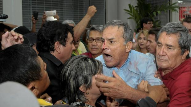 La vuelta de Rafael Correa a Ecuador desata tumultos en el aeropuerto