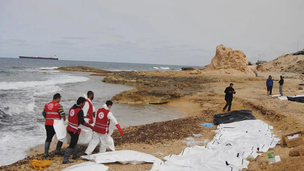 Foto de archivo de inmigrantes fallecidos en las costas de Libia