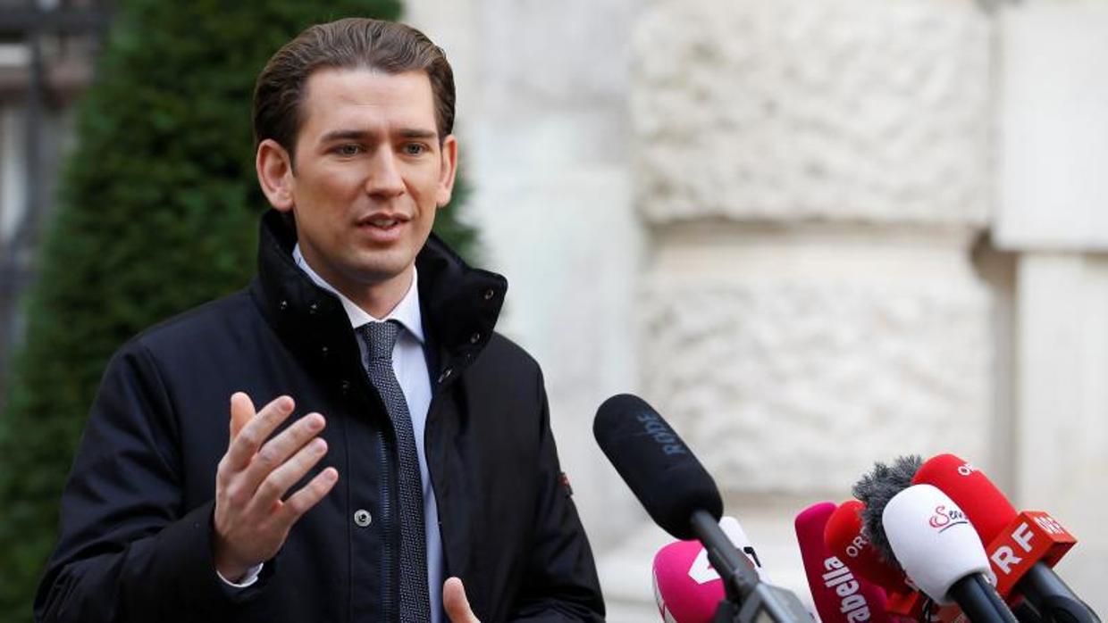 Sebastian Kurz, líder de los conservadores austriacos, a su llegada a la reunión para negociar la coalición de gobierno, este martes en Viena