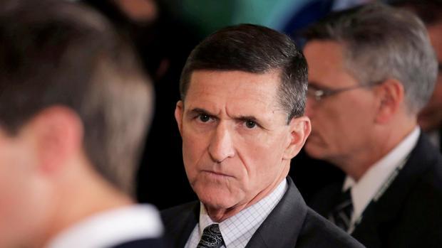 Trump defiende las acciones de Flynn durante la transición presidencial