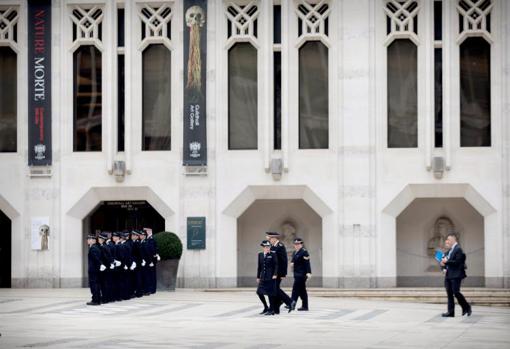 Cressida Dick, inspectora jefe de la Policía Metropolitana, llega al edificio Guildhall, en la City, en el homenaje a Ignacio Echeverría, entre otros condecorados