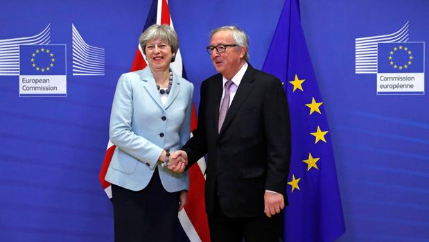 Bruselas y Londres pactan los términos del divorcio del Brexit