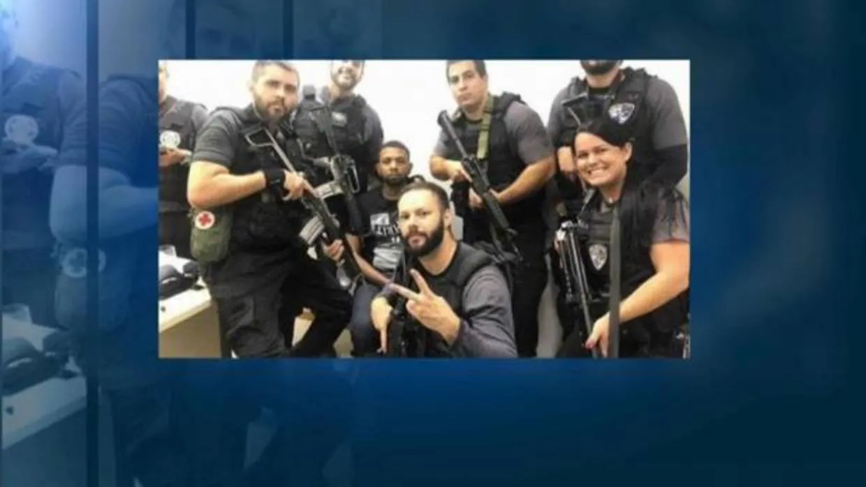 Agentes brasileños se fotografía con el narco Rogerio Avelino da Silva