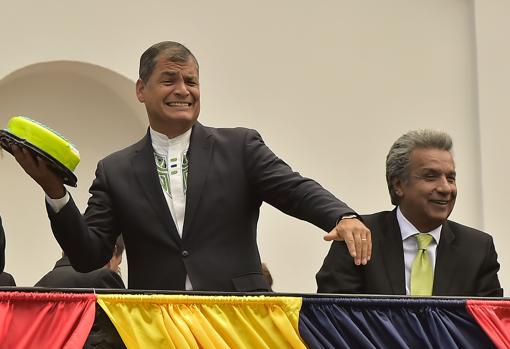 Rafael Correa, junto a Lenín Moreno poco después de la victoria electoral de este