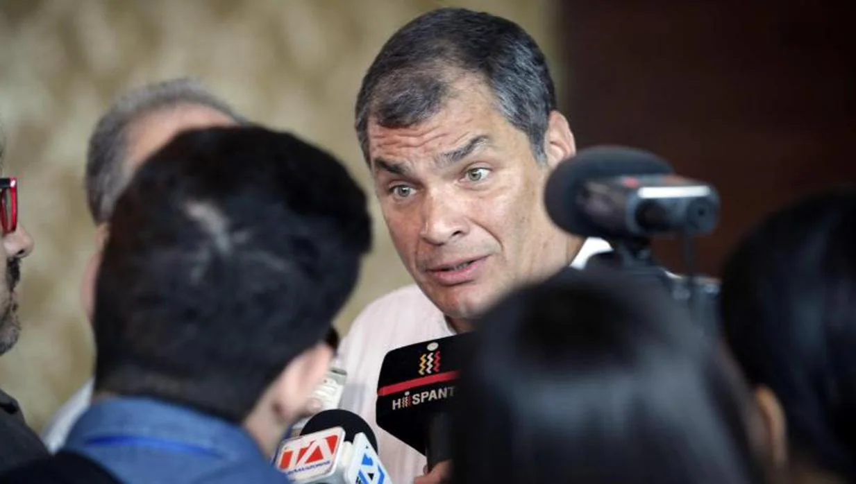 Rafael Correa se dirige a los medios, este jueves en Panamá, en el marco de la cumbre del Sistema de Integración Centroamericana (SICA)