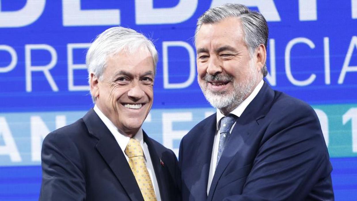 Piñera y Guillier pelean voto a voto en la reñida segunda vuelta de las presidenciales chilenas