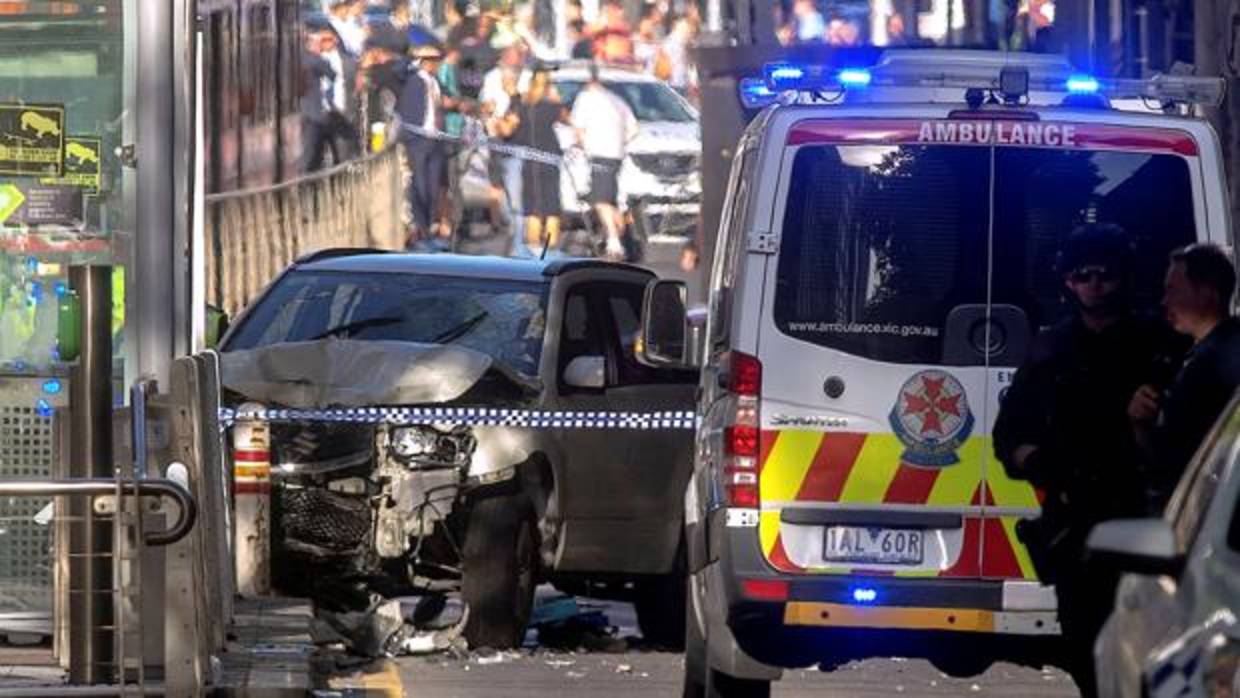 Un hombre embistió con su coche a una veintena de peatones en el centro de Melbourne