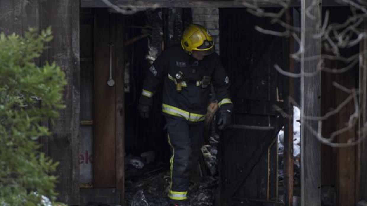 Unos setenta bomberos han acudido a sofocar el fuego