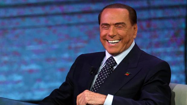 Berlusconi recomienda al candidato del Movimiento 5 Estrellas «que se busque un trabajo»