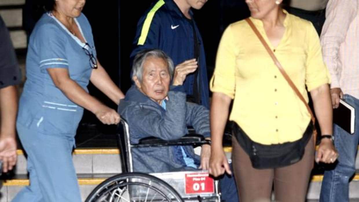 Alberto Fujimori, a su salida de la clínica