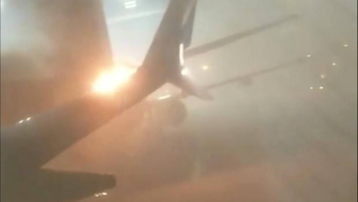 La explosión provocó el incendio en uno de los aviones en el aeropuerto Pearson de Toronto, Canadá