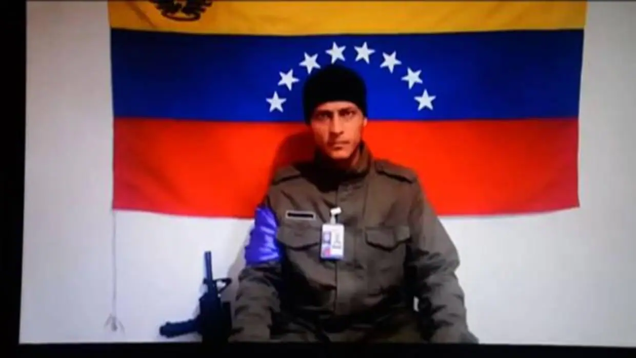 Óscar Pérez, en uno de los vídeos que difundía a través de internet