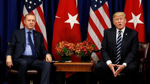 Trump exige a Erdogan que frene su ataque a los kurdos en Siria