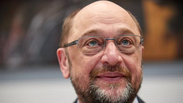 Schulz dimite del SPD y el partido nombra al alcalde de Hamburgo