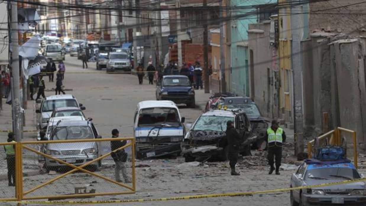 el ministro de Defensa de Bolivia, Javier Zavaleta, ha declarado que hay tres los detenidos como «sospechosos»