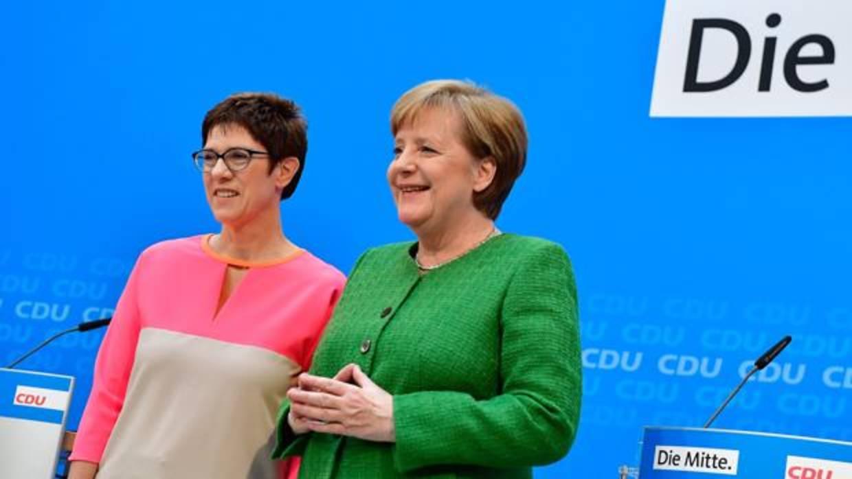 Annegret Kramp-Karrenbauer y Angela Merkel