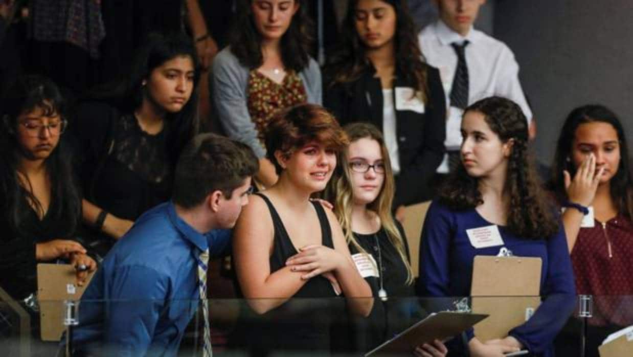 Estudiantes supervivientes de la matanza de Parkland asisten a la Cámara de Florida