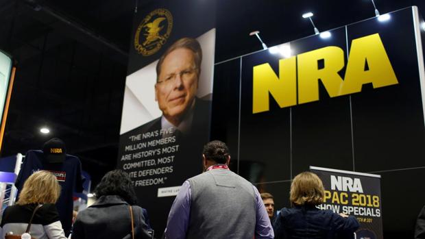 Las grandes empresas rompen su colaboración con la Asociación Nacional del Rifle