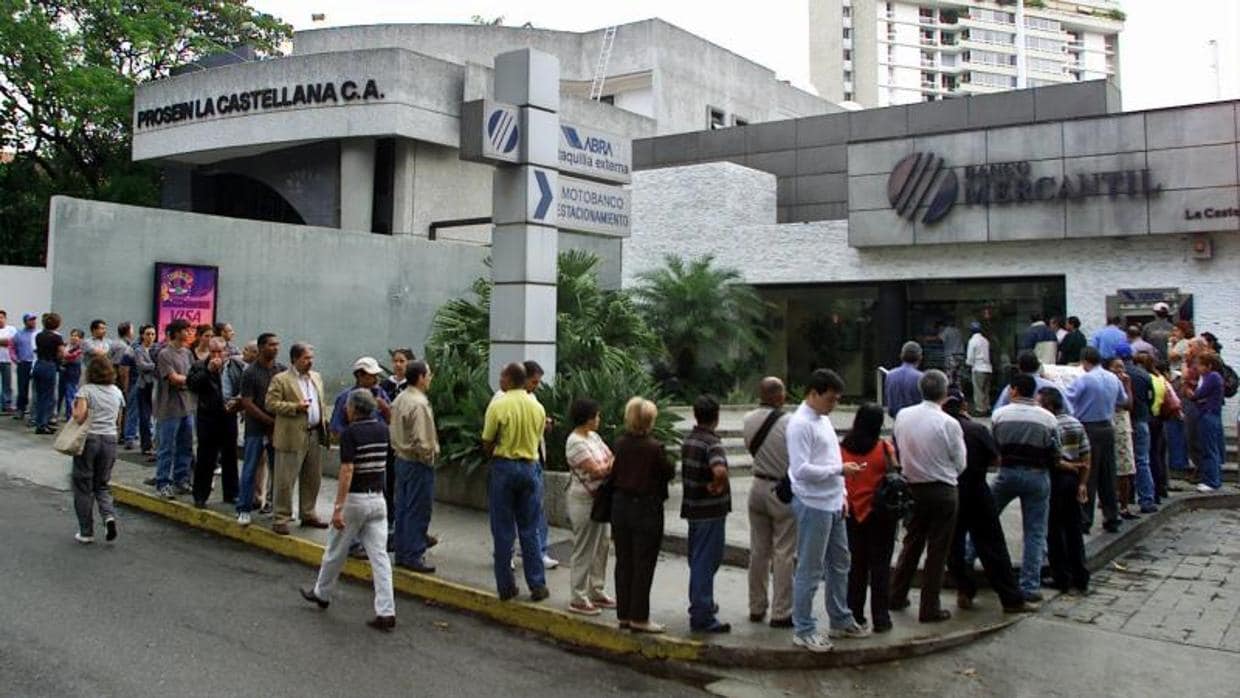 Tres jubilados mueren cuando hacían cola para cobrar su pensión en Venezuela