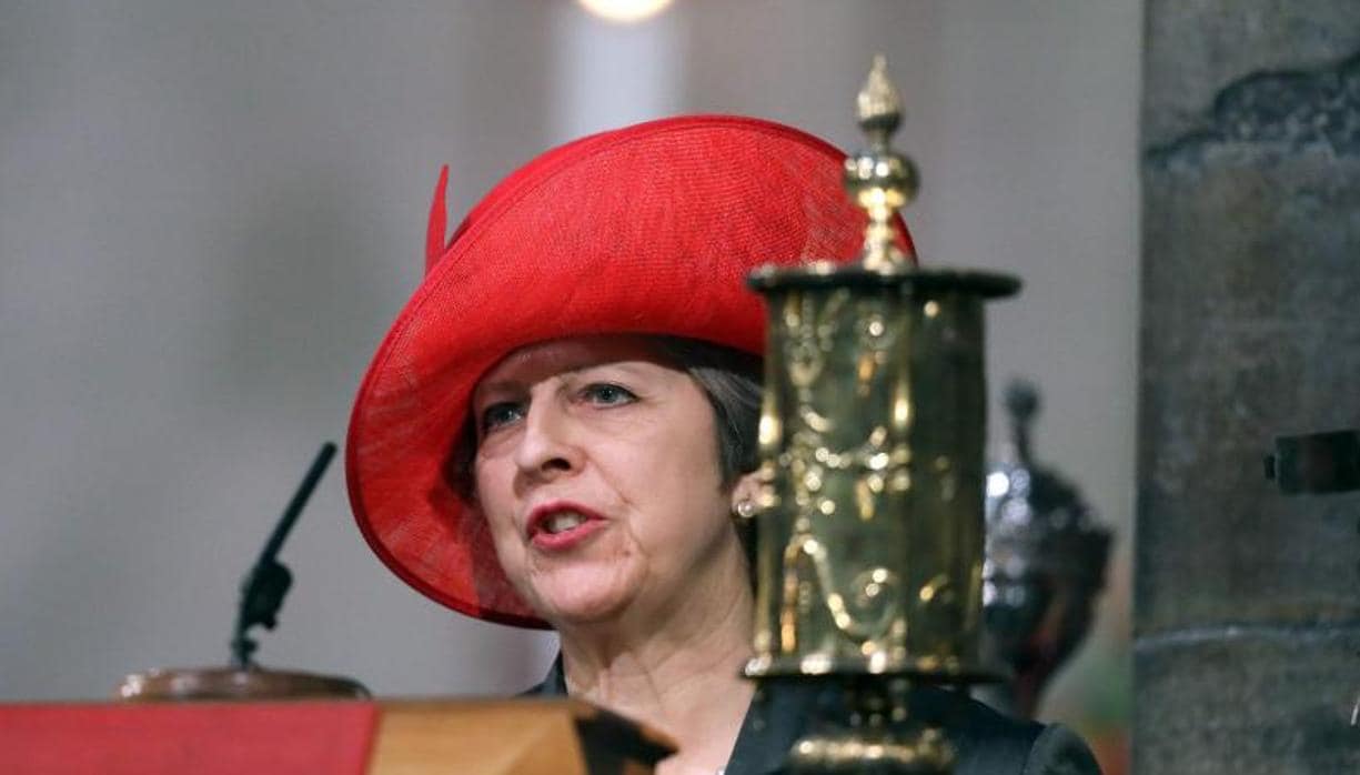 La «premier» Theresa May, durante un acto en Westminster Abbey, este lunes en Londres