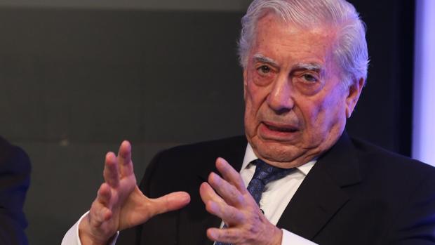 Vargas Llosa critica a Zapatero por su «triste» papel en Venezuela