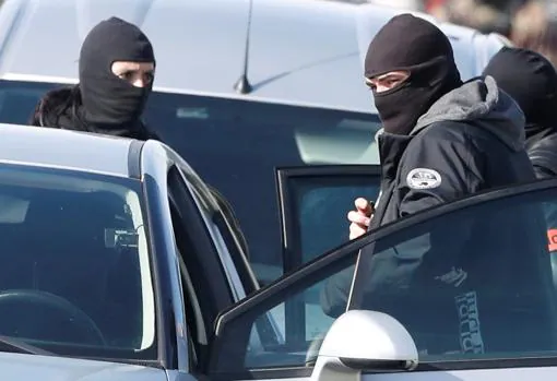 Efectivos de la Gendarmería Nacional, en el lugar del atentado en Trèbes (Francia)