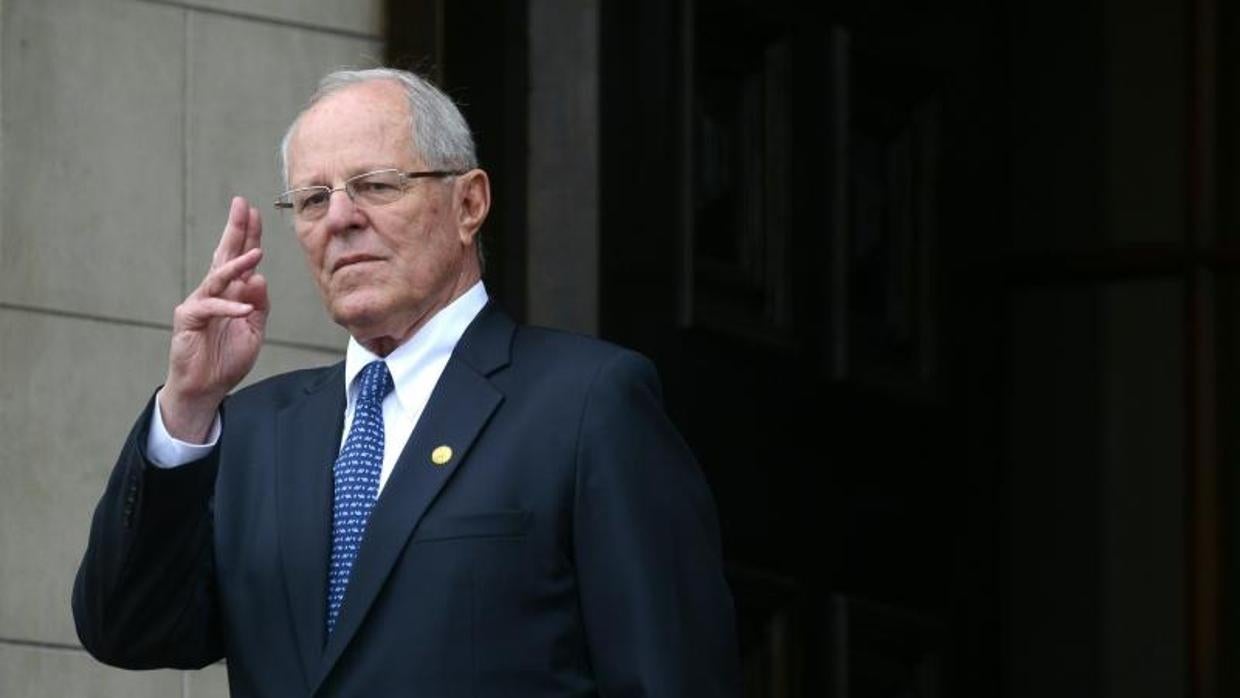 Pedro Pablo Kuczynski, en la entrada del Palacio de Gobierno, en Lima