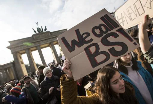 Marcha en Berlín, junto a la Puerta de Brandemburgo