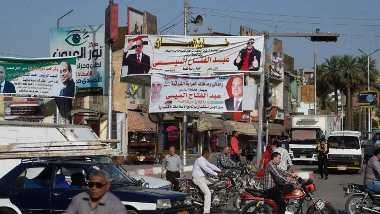 Cartel electoral del presidente Al Sisi en la ciudad de Sohag, al sur de El Cairo
