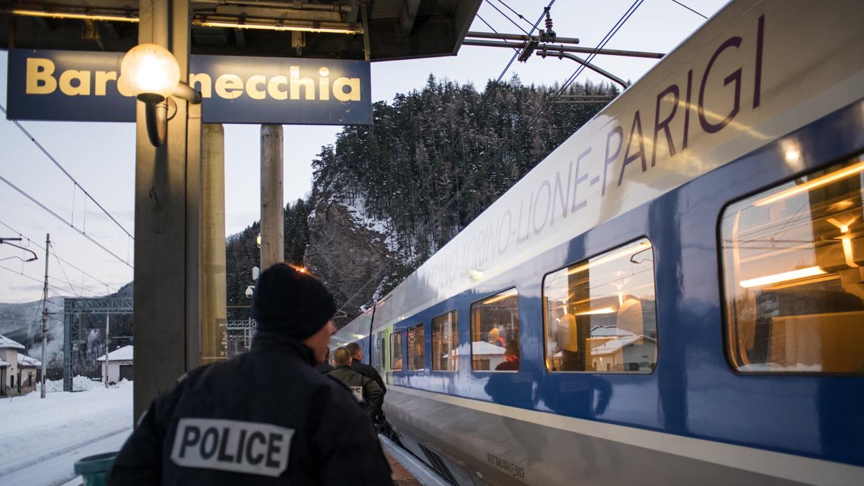 Italia convoca al embajador francés por la entrada de la policía gala en un centro de inmigrantes