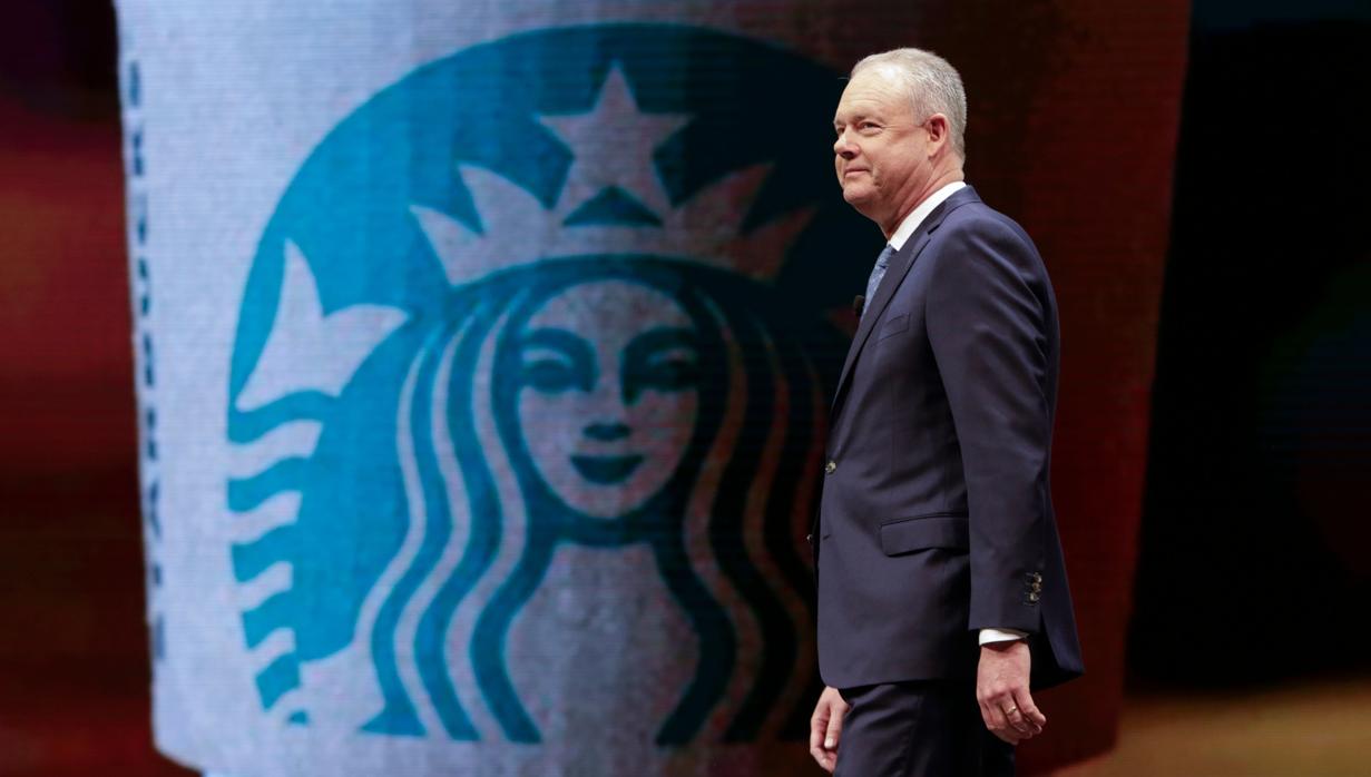 El presidnete de Starbucks, Kevin Johnson