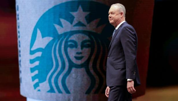 El presidente de Starbucks sobre los afroamericanos detenidos: «No se lo merecían»