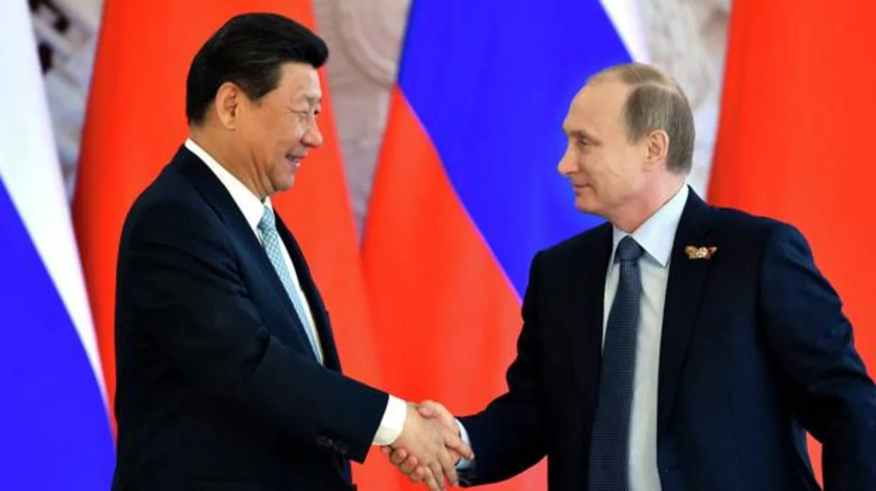 El presidente Xi Jinping y su homólogo ruso, Vladímir Putin