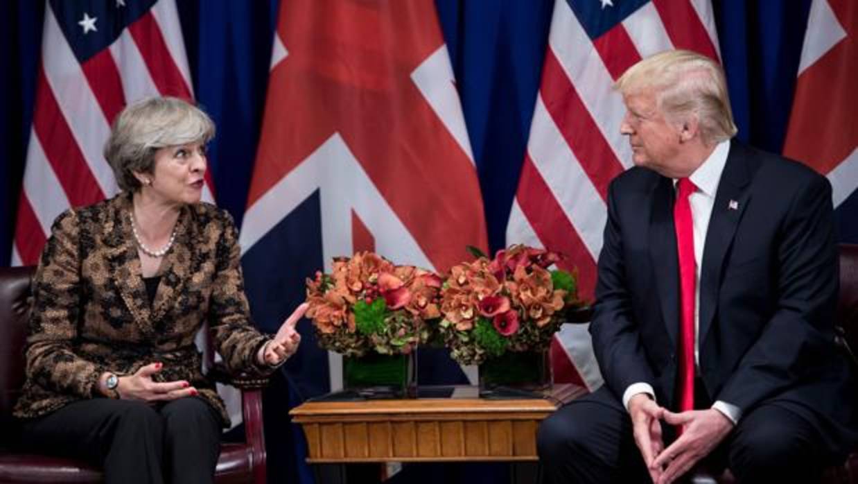 El presidente de Estados Unidos, Donald Trump, y la primera ministra británica, Theresa May, en una reunión que mantuvieron en el Hotel Palace de Nueva York en septiembre de 2017