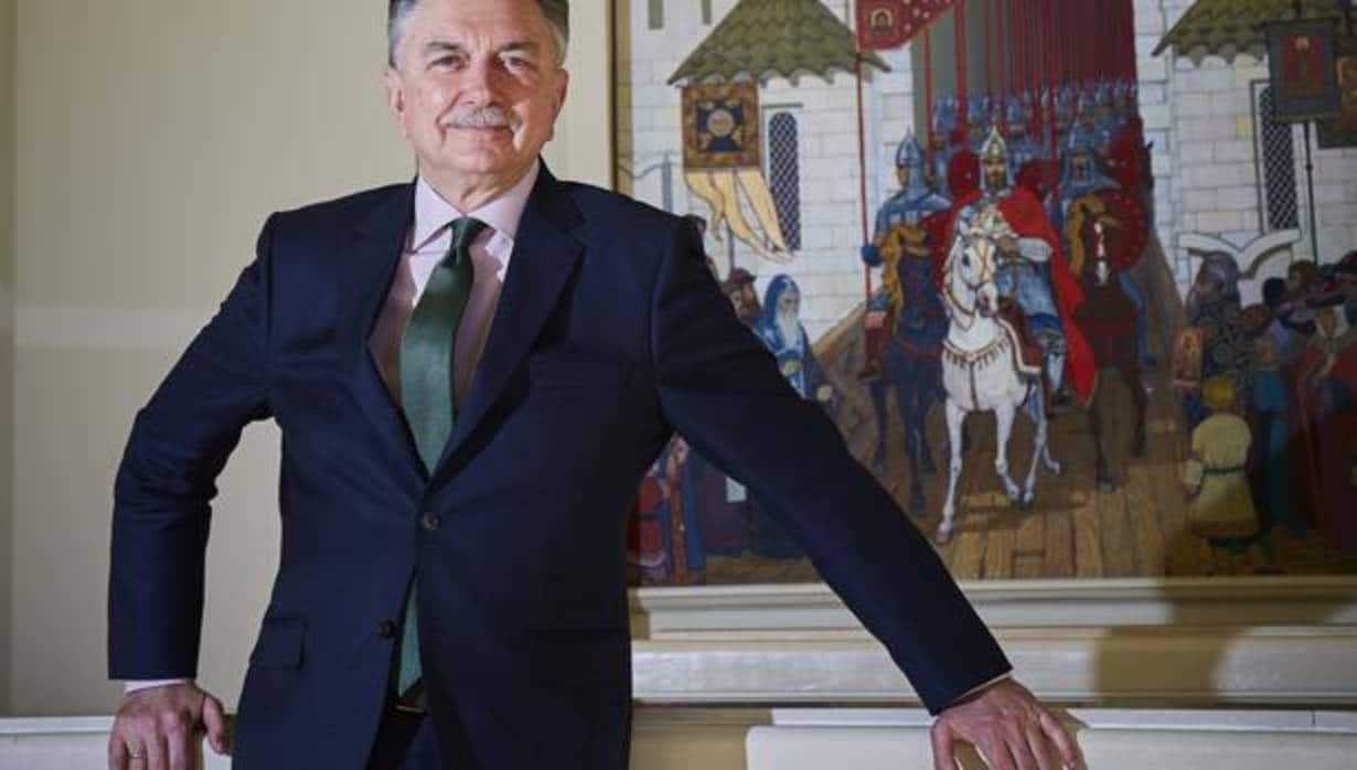El embajador ruso en España, Yuri Korchagin, en una de las estancias de la embajada en Madrid