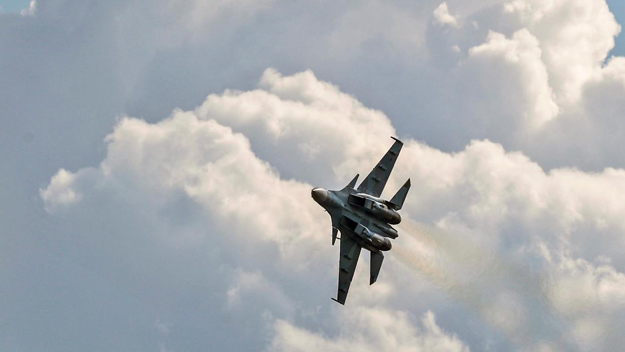 Imagen de archivo de un caza ruso SU-30 SM durante unas maniobras militares