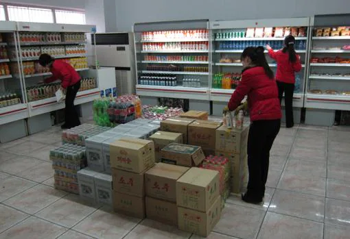 Supermercado para la élite en Pyongyang, donde se vende desde carne congelada de Australia y latas de Pepsi hasta coñac Hennessy