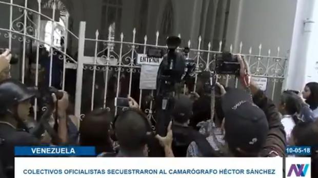 Colectivos chavistas secuestran a médicos, manifestantes y periodistas en un hospital de Caracas