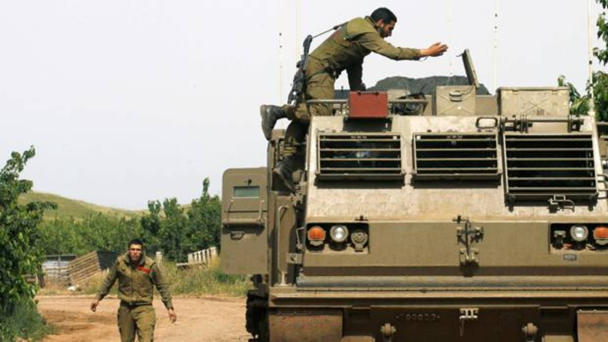 Militares israelíes cerca de la frontera con Siria