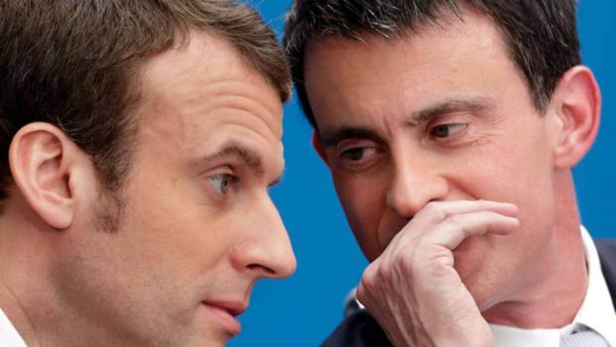 El exprimer ministro francés Manuel Valls dialoga con el presidente de Francia, Emmanuel Macron